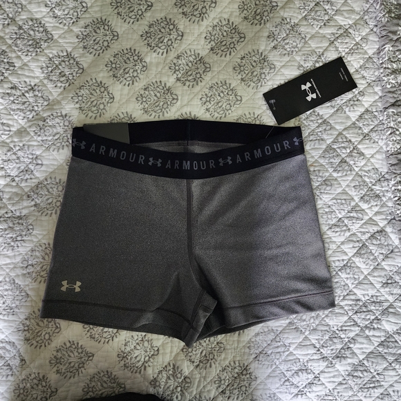 Women's Under Armour Black and Gray HeatGear Compression Shorts - Picture 1 of 5
